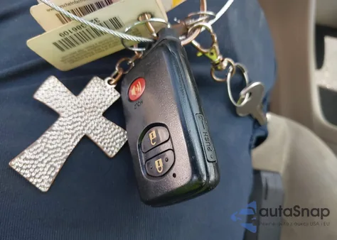 2012 Toyota Prius V Three из США, поврежденный, VIN JTDZN3EU5C3179340